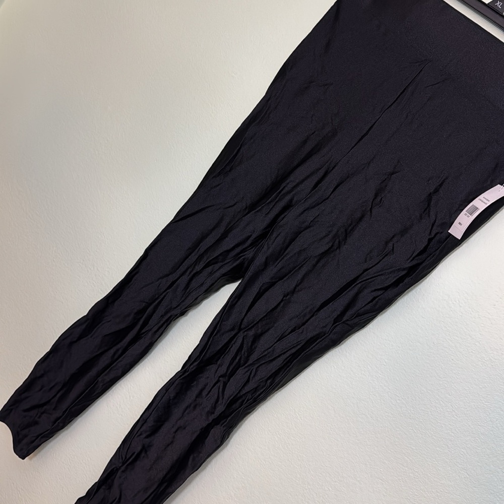 Fashion to Figure high rise shiny leggings size 0 - Picture 6 of 6
